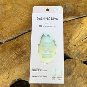 Dashing Diva Glaze LED Semi-Cured Gel Nail Strips - Cream